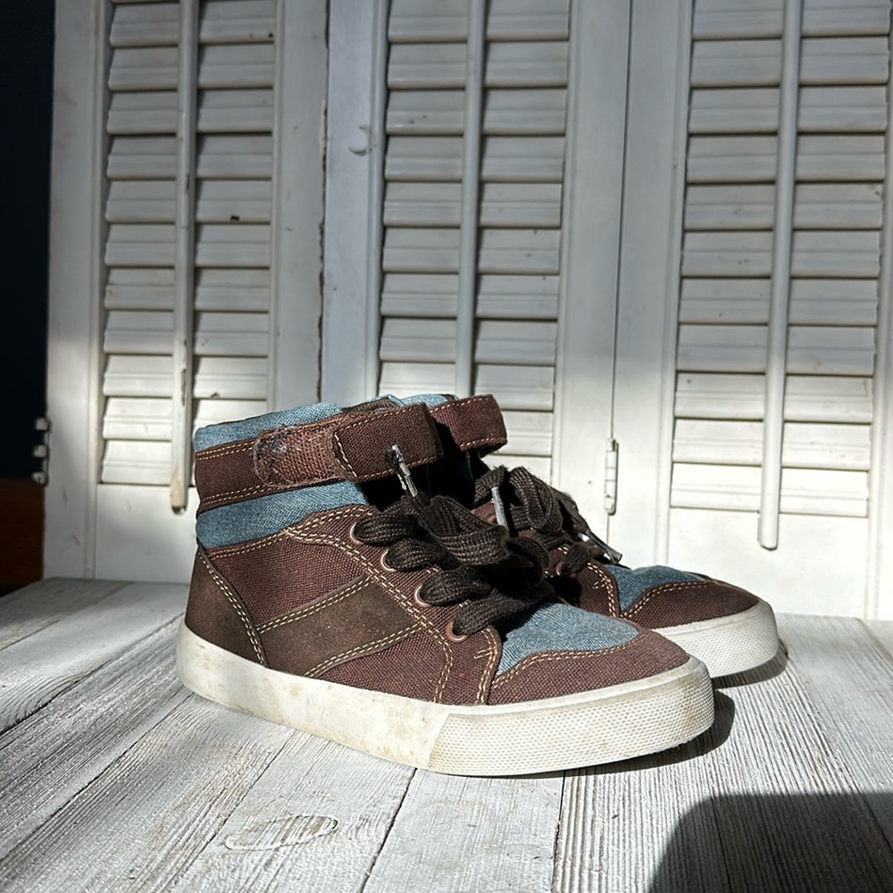Children’s place high top Velcro tie lace sneakers